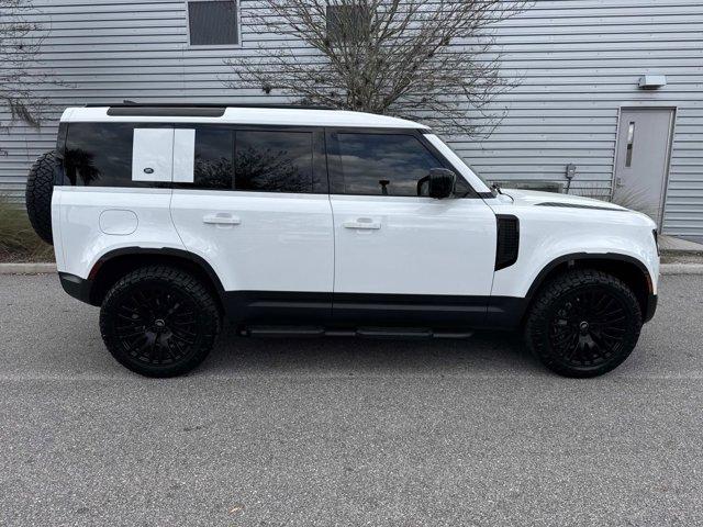 Land Rover Defender 2024