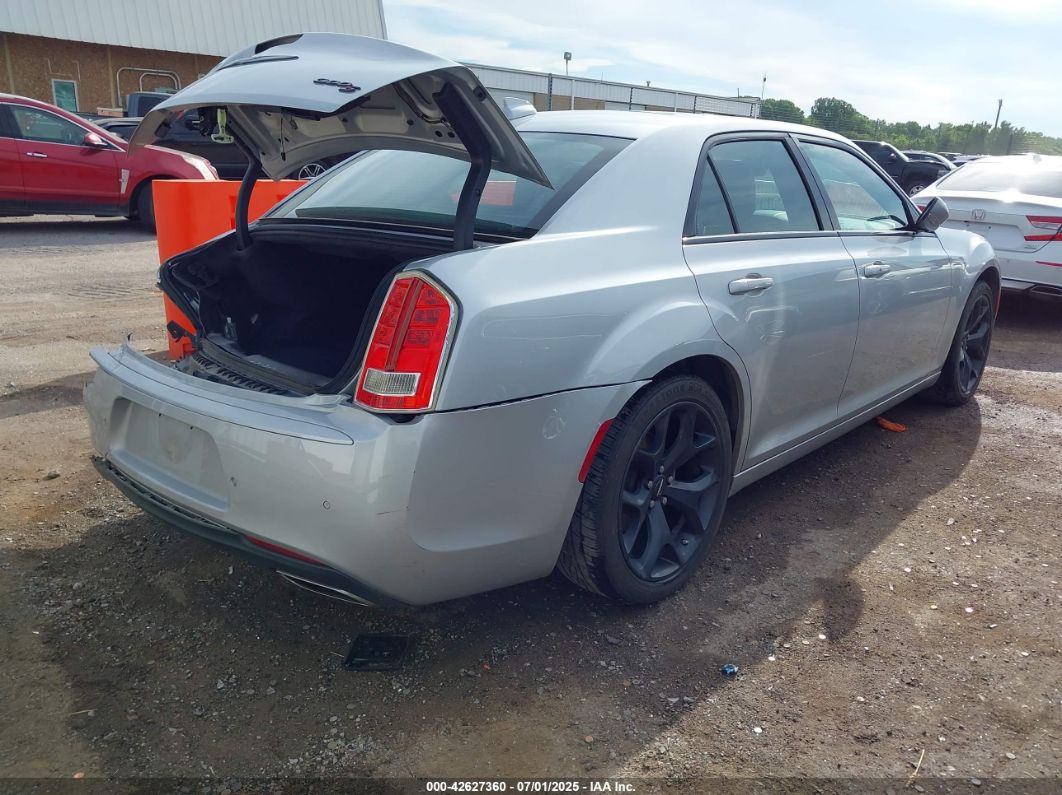 Chrysler 300 2022