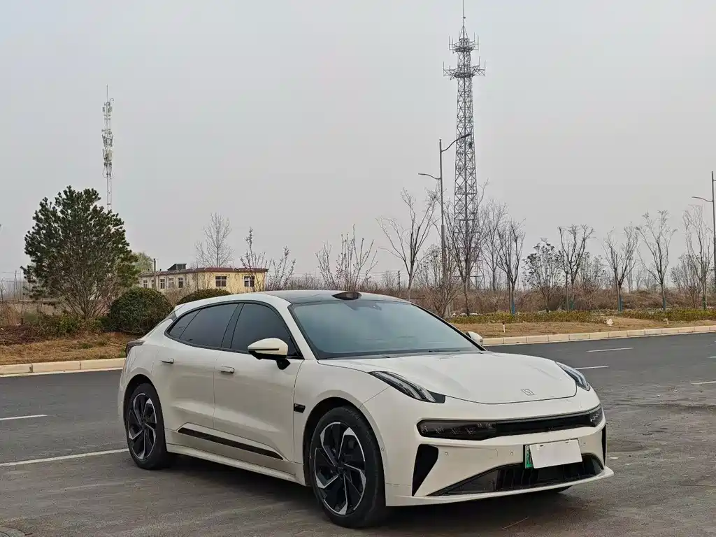 Zeekr 001 2024