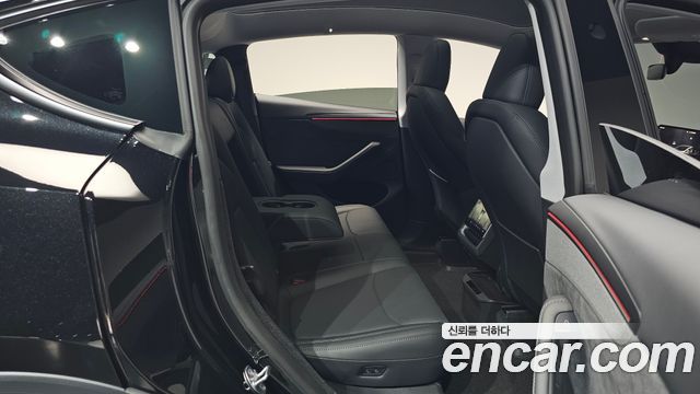 Tesla Model Y 2025