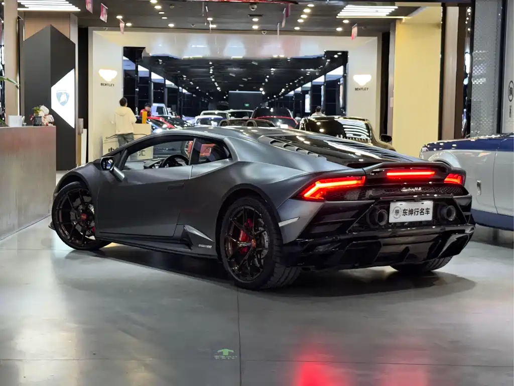 Lamborghini Huracán 2021
