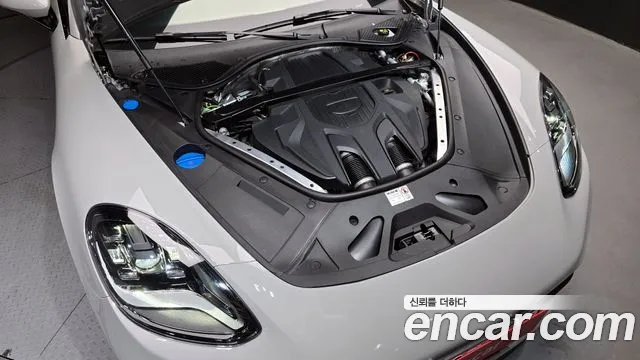 Porsche Panamera 2023