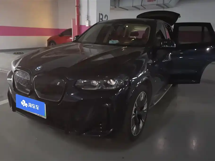 BMW iX3 2024