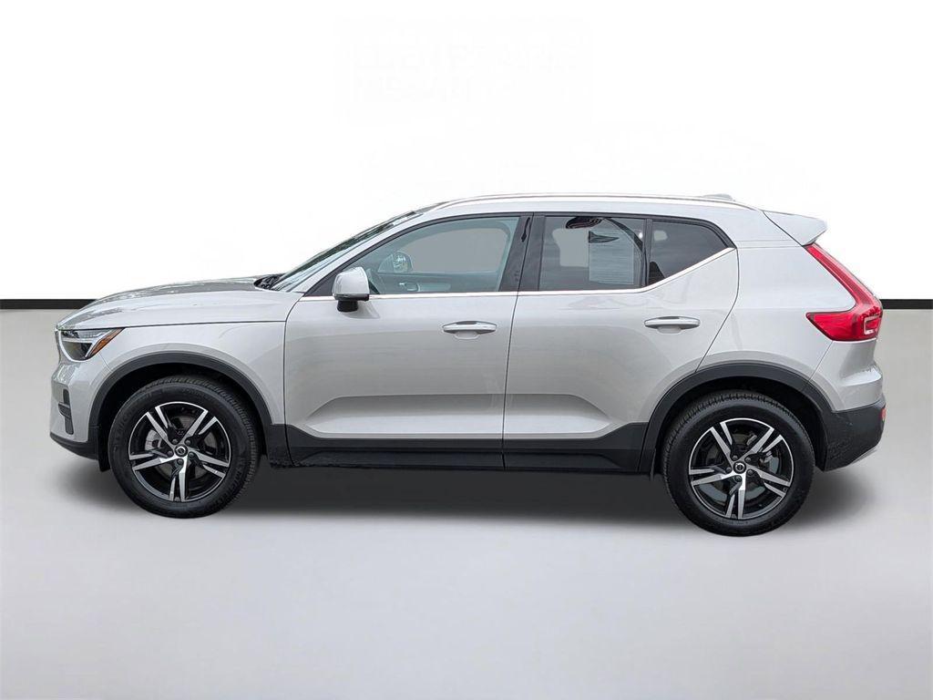 Volvo XC40 2025