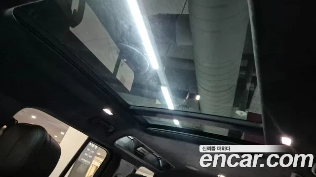 Land Rover Defender 2025
