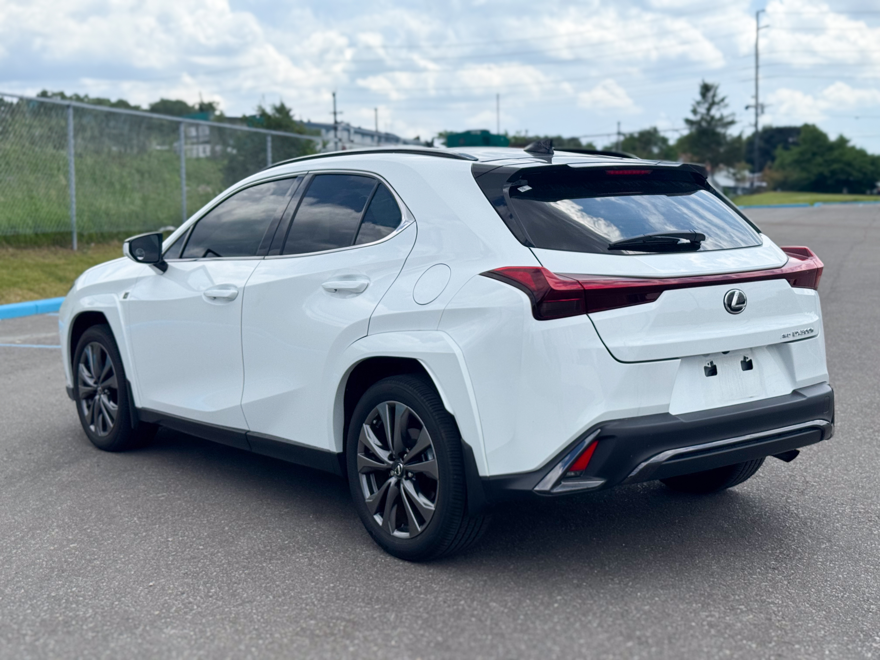 Lexus UX 2025