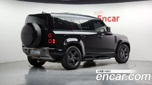 Land Rover Defender 2024