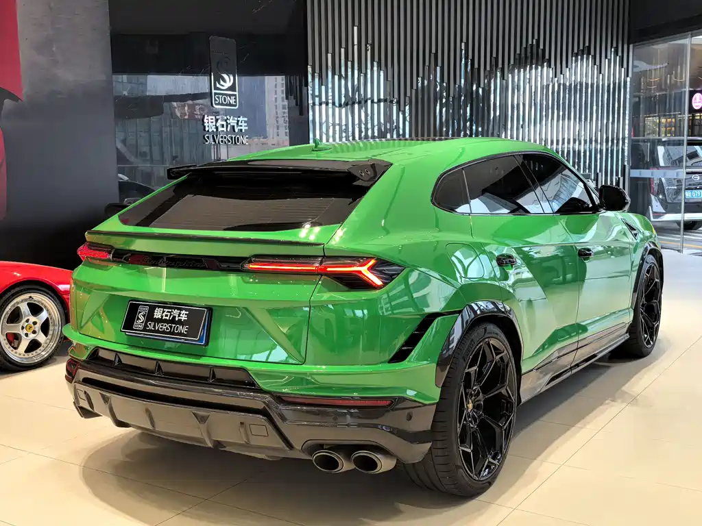 Lamborghini Urus 2024