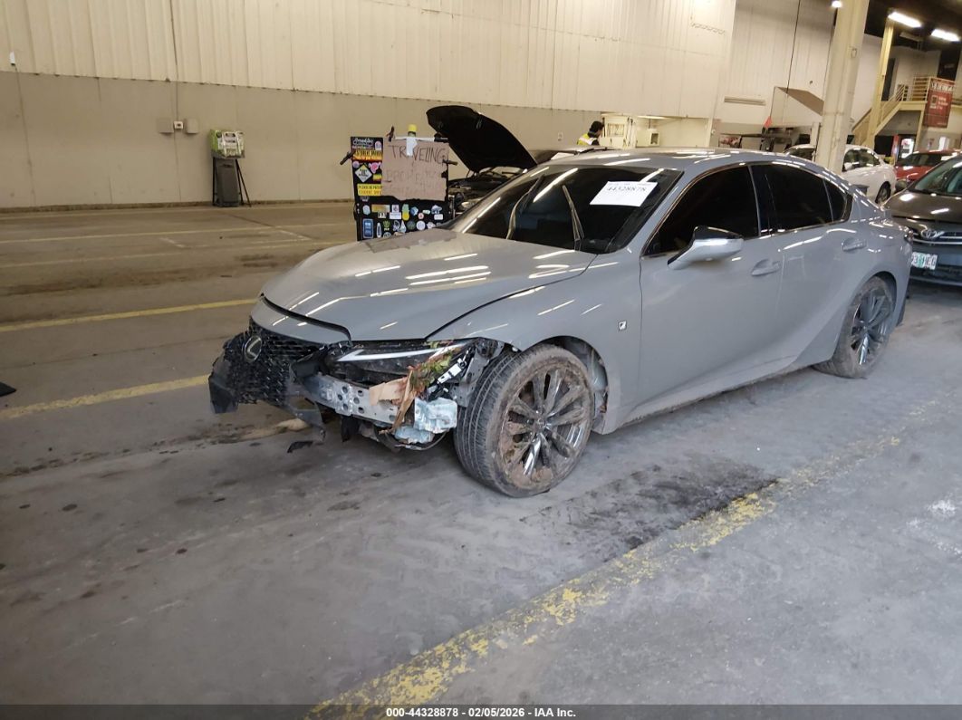 Lexus IS 2024
