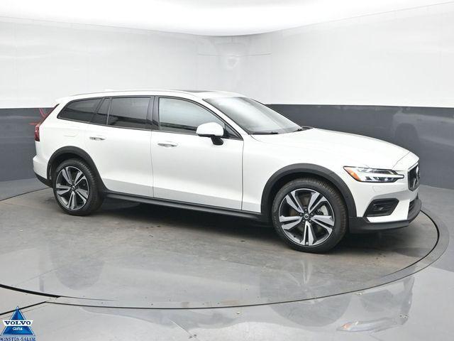 Volvo V60 Cross Country 2025