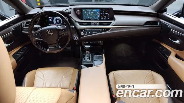 Lexus ES 2020