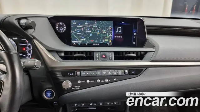 Lexus ES 2020