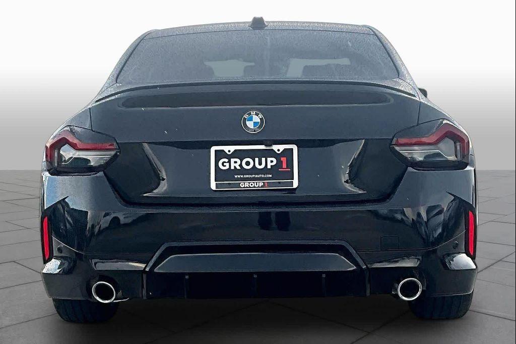 BMW 230 2025