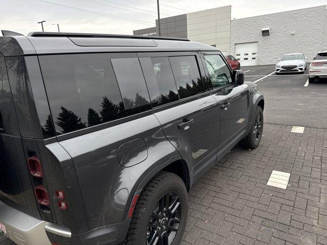 Land Rover Defender 2025