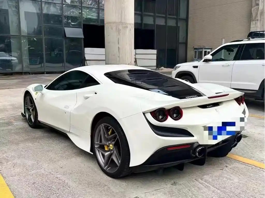 Ferrari F8 2022