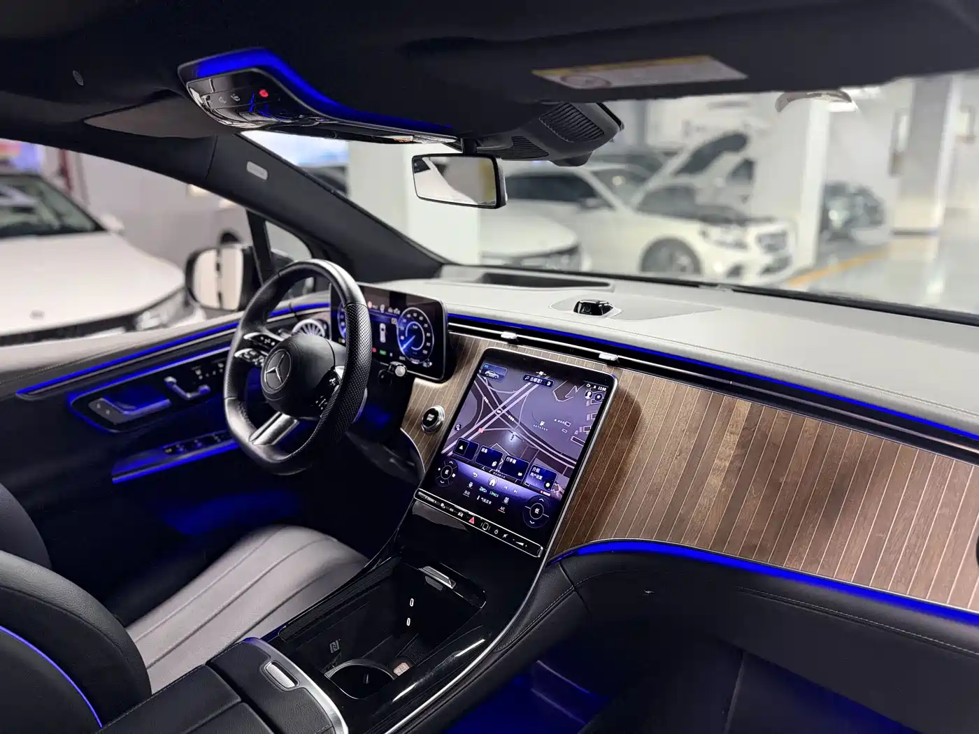 Mercedes-Benz EQE SUV 2025
