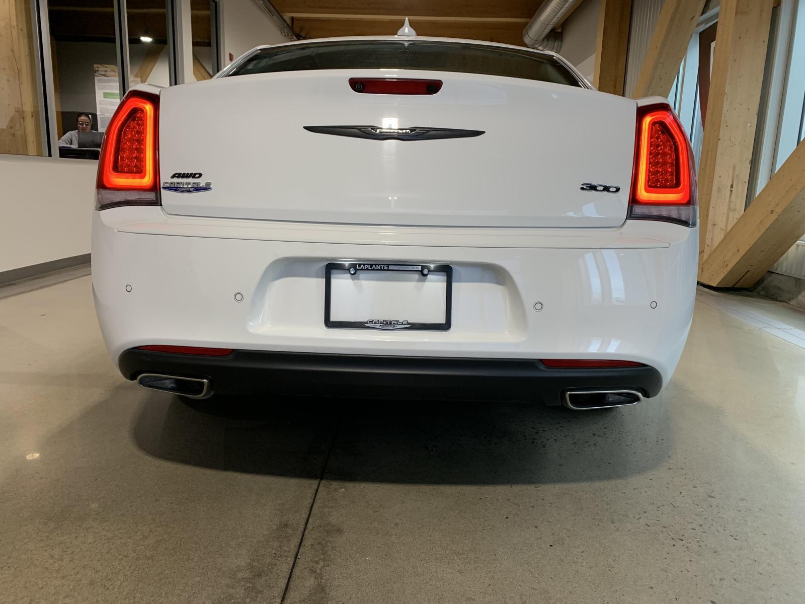 Chrysler 300 2023