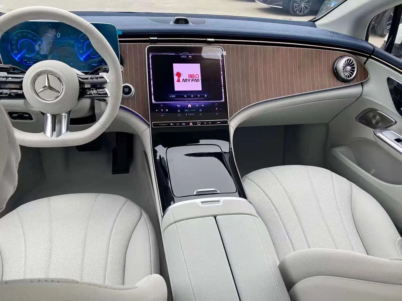 Mercedes-Benz EQE 2025