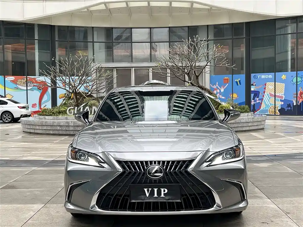 Lexus ES 2024