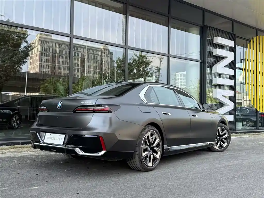BMW i7 2025