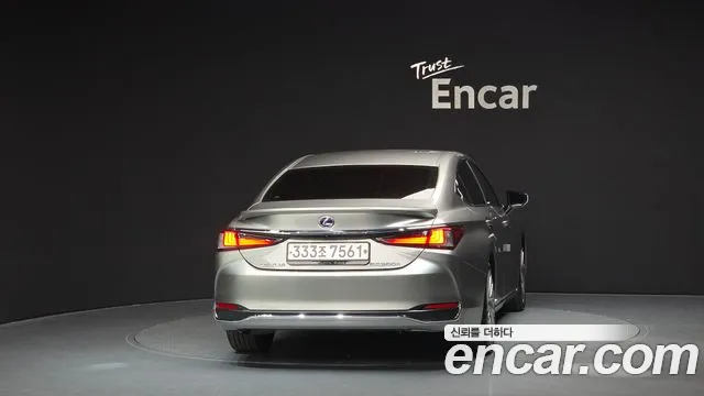 Lexus ES 2020