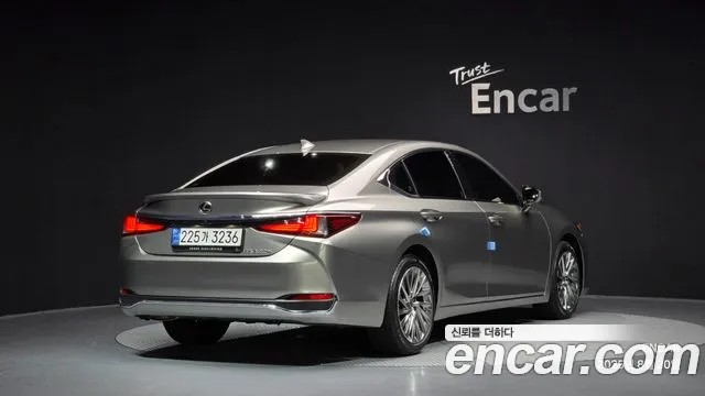 Lexus ES 2024
