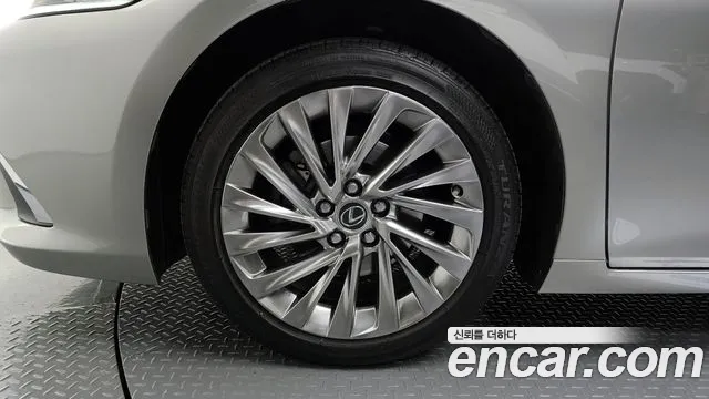 Lexus ES 2021