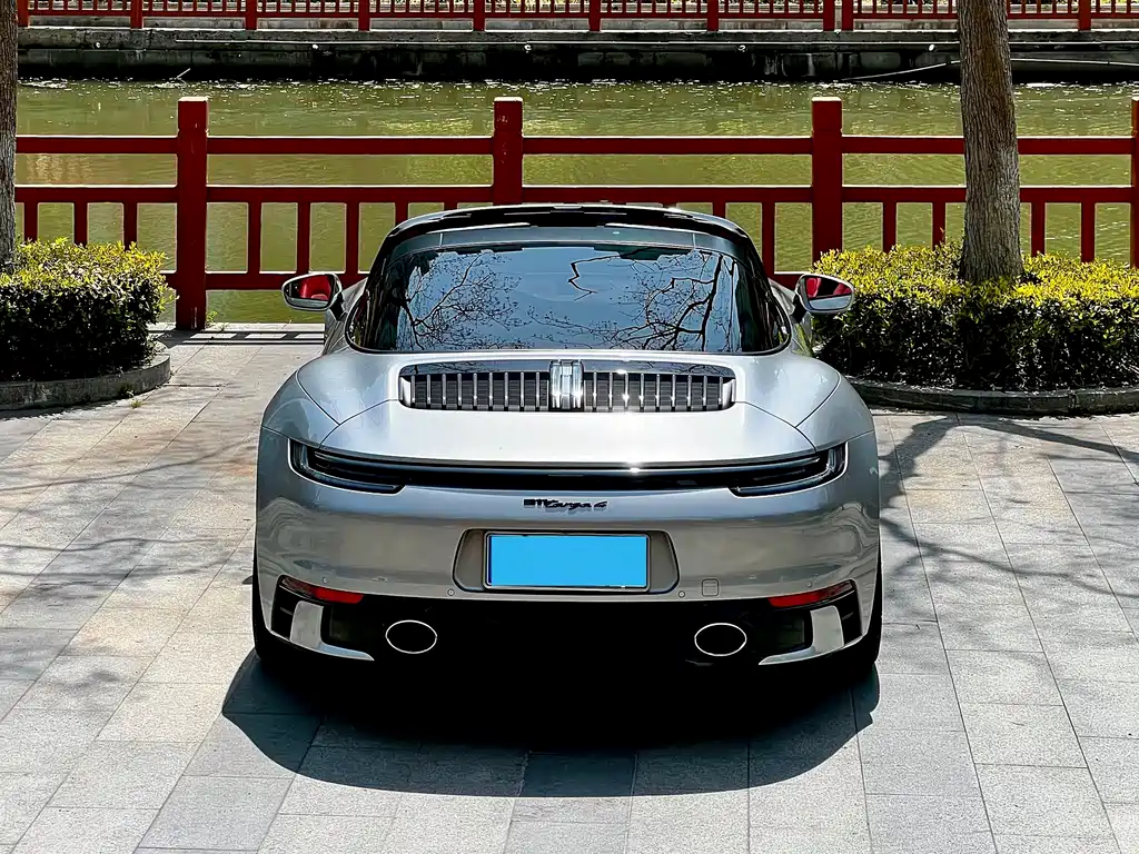 Porsche 911 2023