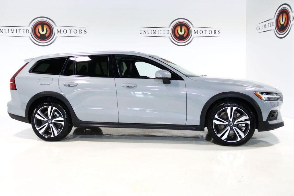 Volvo V60 Cross Country 2025
