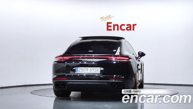 Porsche Panamera 2023