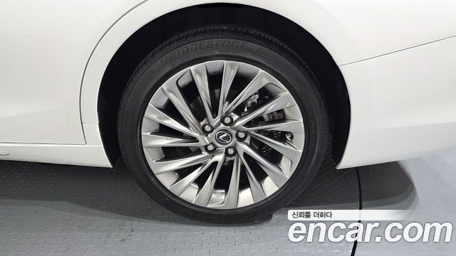 Lexus ES 2025