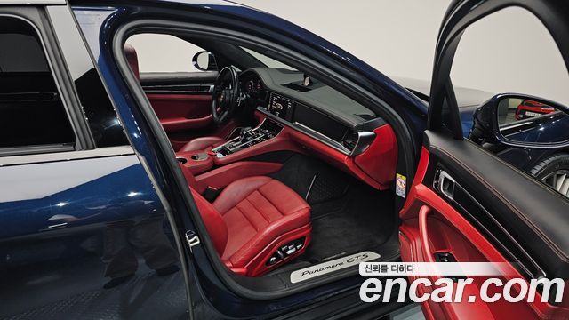 Porsche Panamera 2021