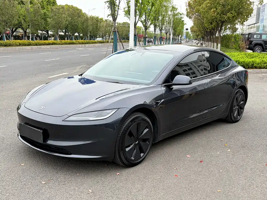 Tesla Model 3 2024