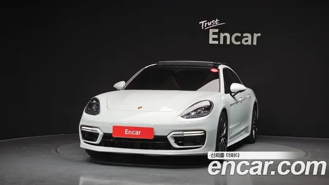 Porsche Panamera 2021