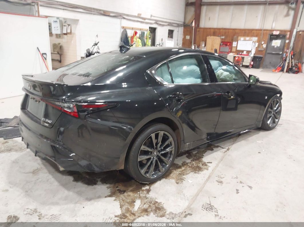 Lexus IS 2024