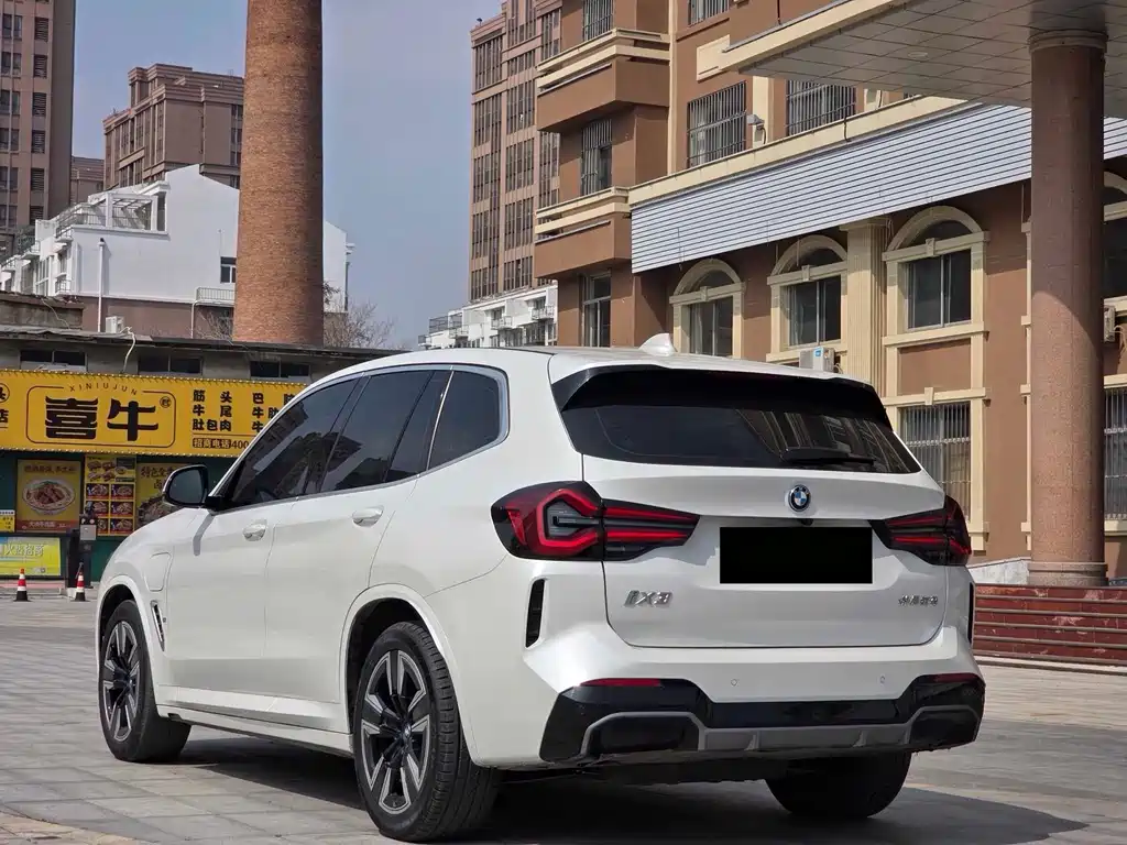 BMW iX3 2024