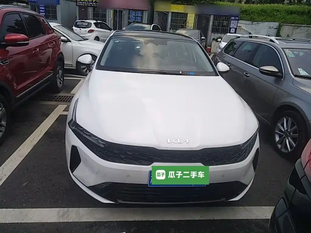 Kia K5 2025