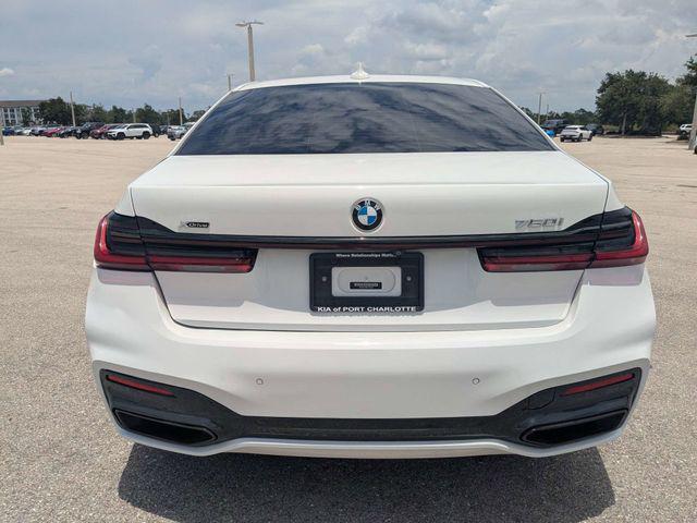 BMW 750 2022