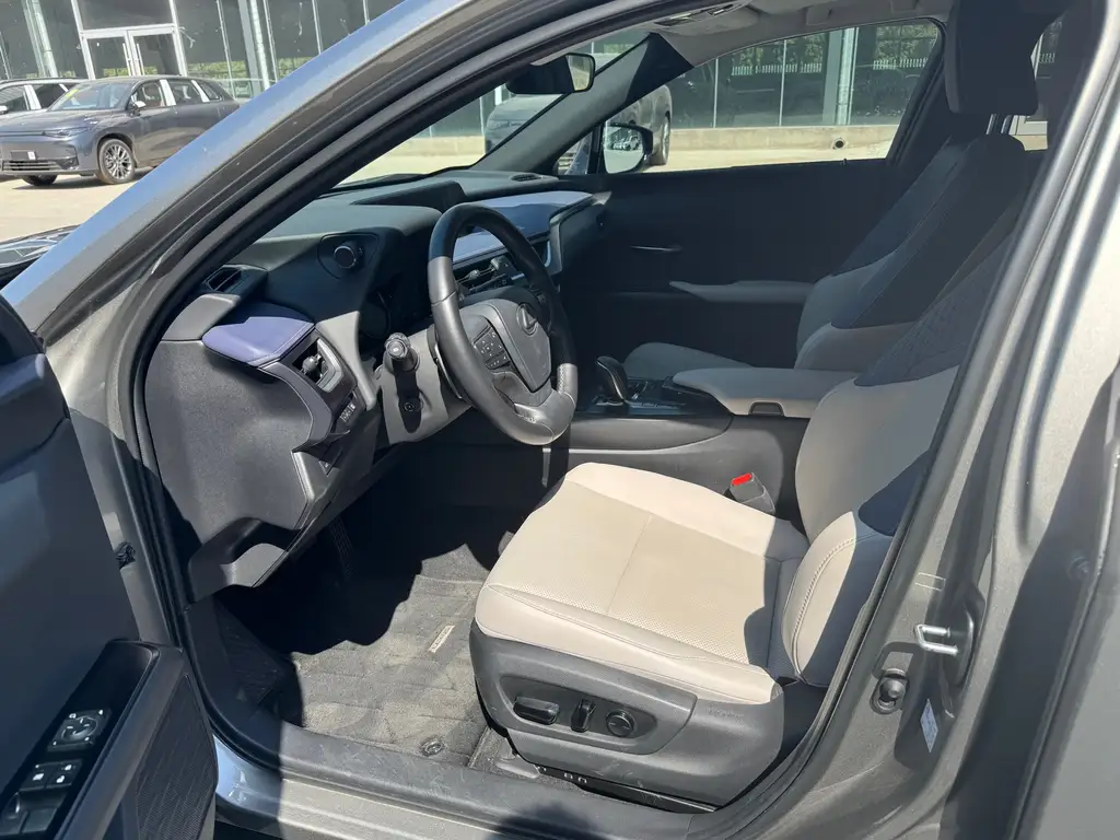 Lexus UX 2023