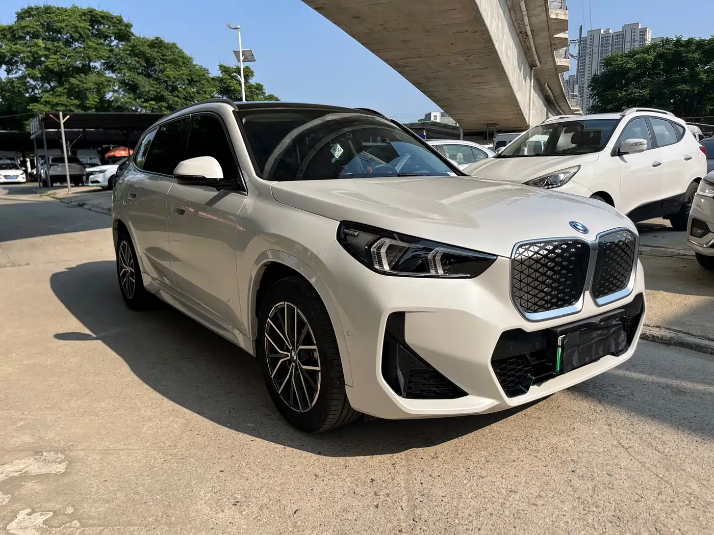 BMW iX1 2025