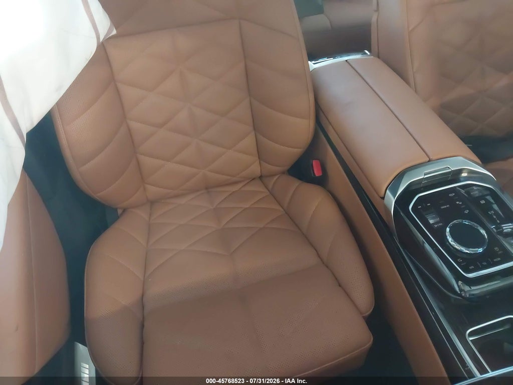 BMW 740 2023