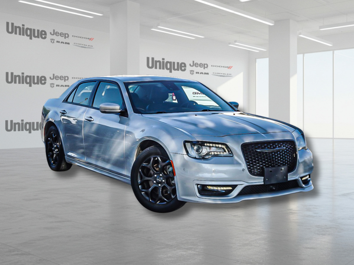 Chrysler 300 2023