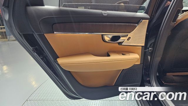 Volvo V90 2024
