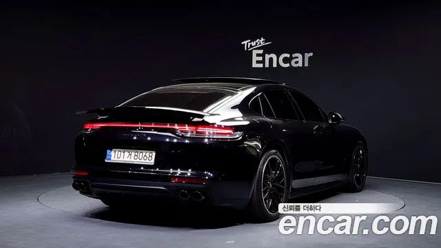 Porsche Panamera 2023