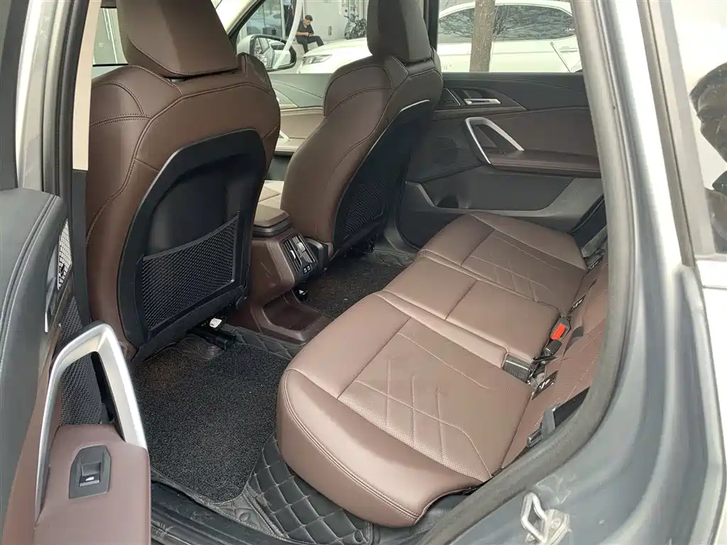 BMW iX1 2024