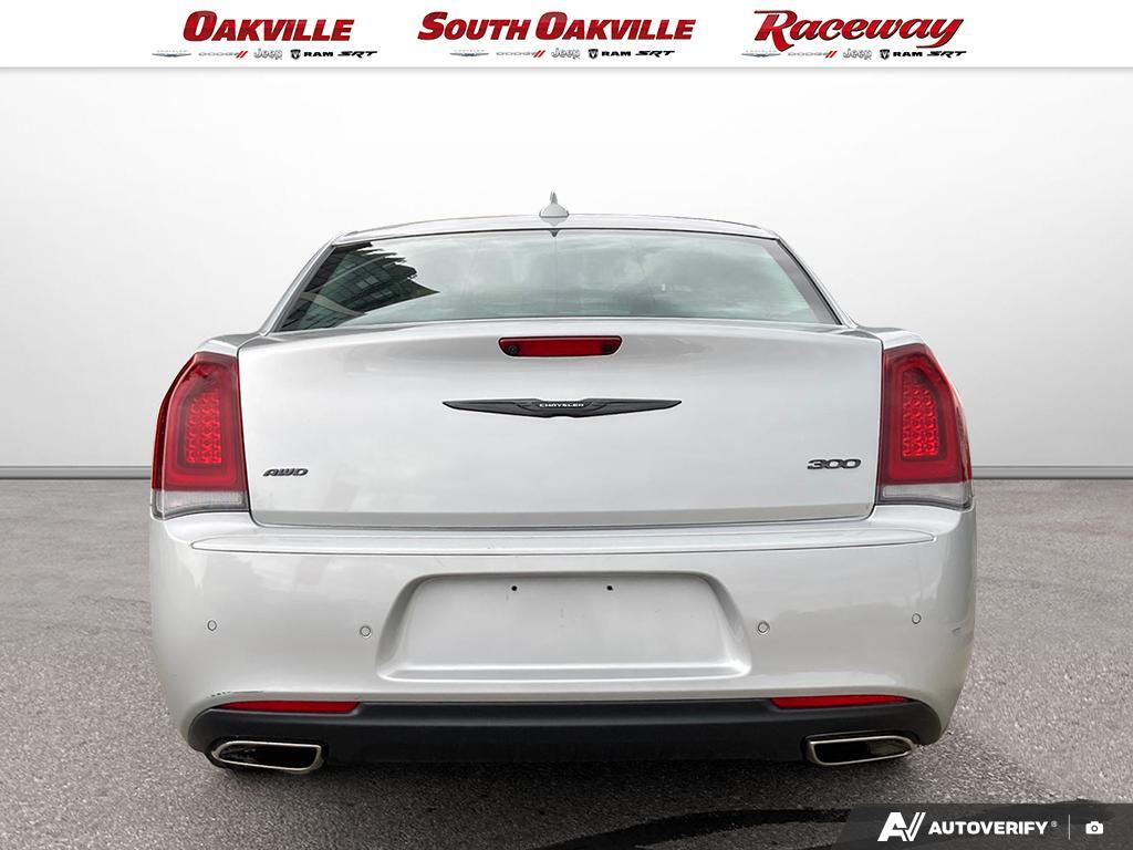 Chrysler 300 2023
