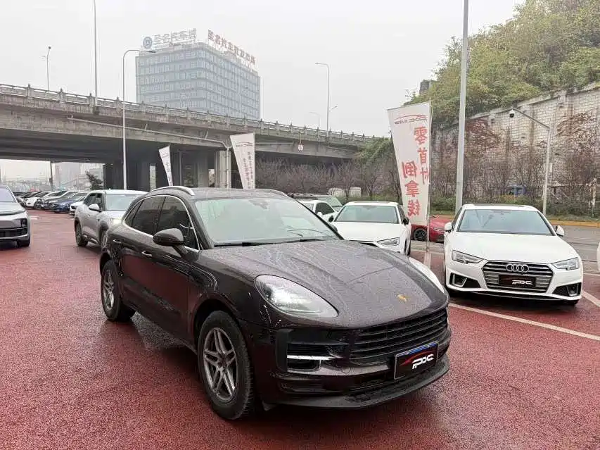 Porsche Macan 2021