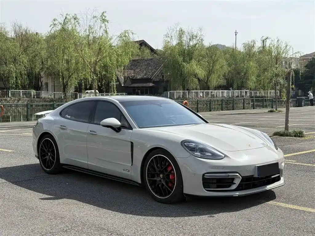 Porsche Panamera 2023