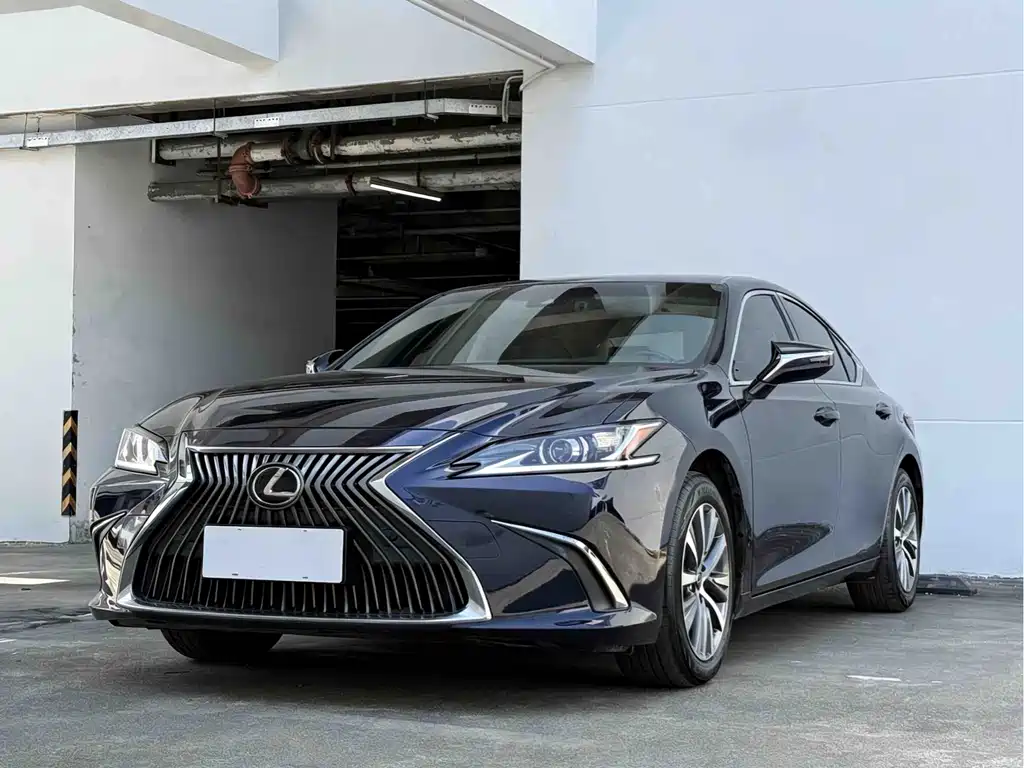 Lexus ES 2021
