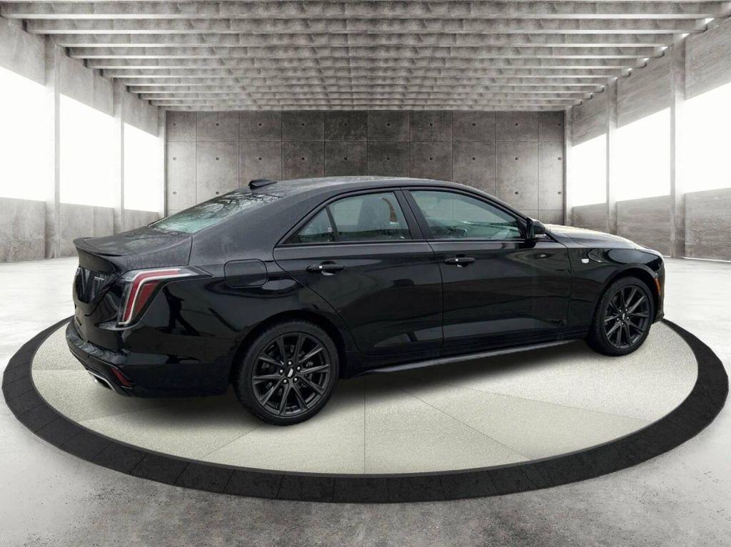 Cadillac CT4 2025